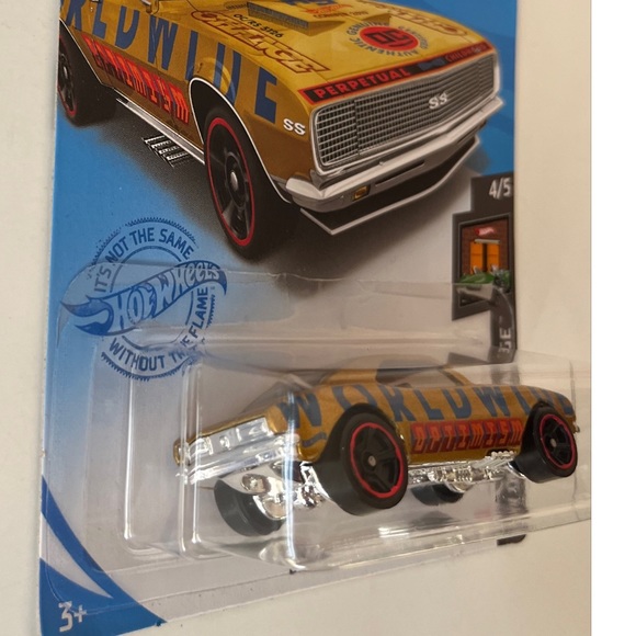 Hot Wheels 2021 Gold '67 Camaro 110/250 HW Dream Garage 4/5 - Picture 3 of 6